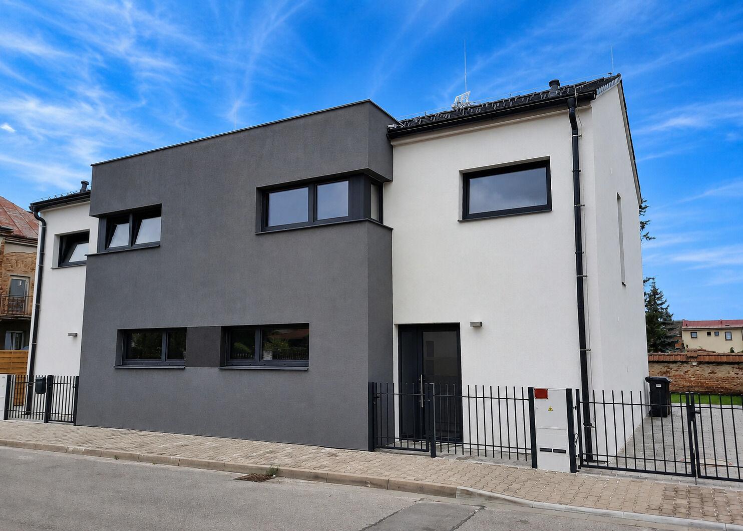 Pronájem rodinného domu se zahrádkou, 4+kk, 120 m² včetně terasy, Kosmonosy, volný od 5.10.2026