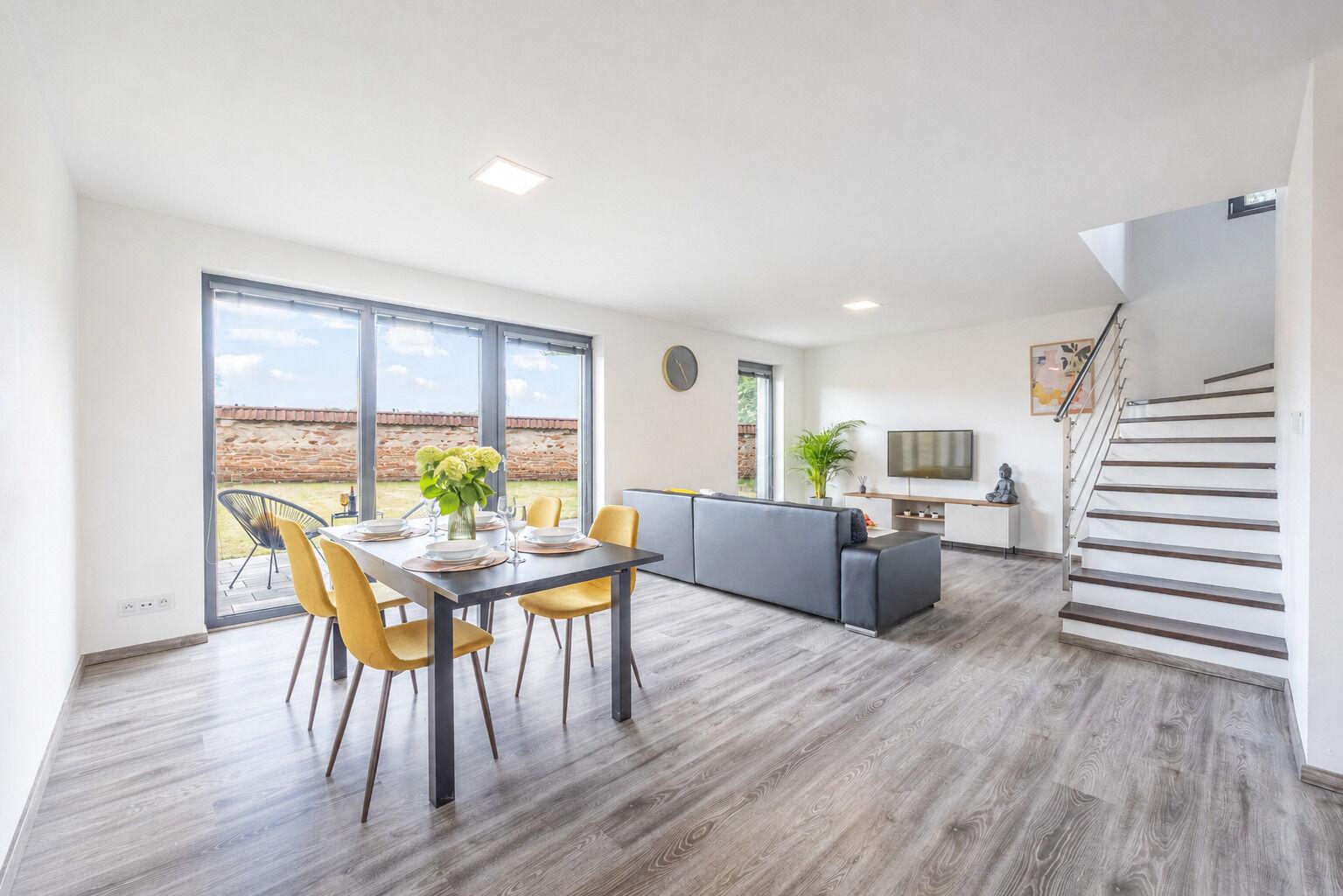 Pronájem rodinného domu se zahrádkou, 4+kk, 120 m² včetně terasy, Kosmonosy, volný od 5.10.2026