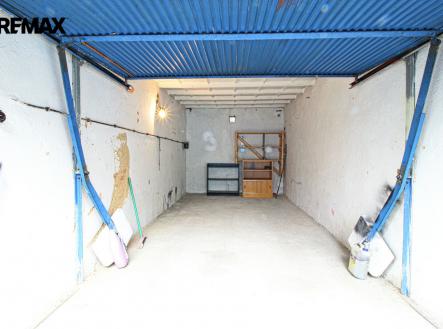 16-15-5-77x2-79-2-14-prujezd.jpg | Pronájem - malý objekt/garáž