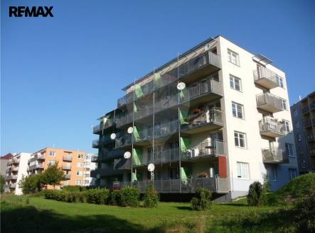 Dům z venku | Pronájem bytu, 2+kk, 77 m²