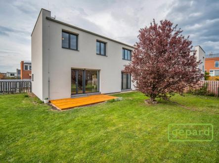 pohled ze zahrady | Prodej - dům/vila, 123 m²