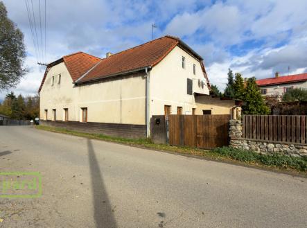 dum-z-pristavbou-z-ulice-2.jpg | Prodej - dům/vila, 130 m²