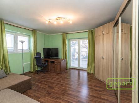 Obývací pokoj v přízemí | Prodej - dům/vila, 151 m²