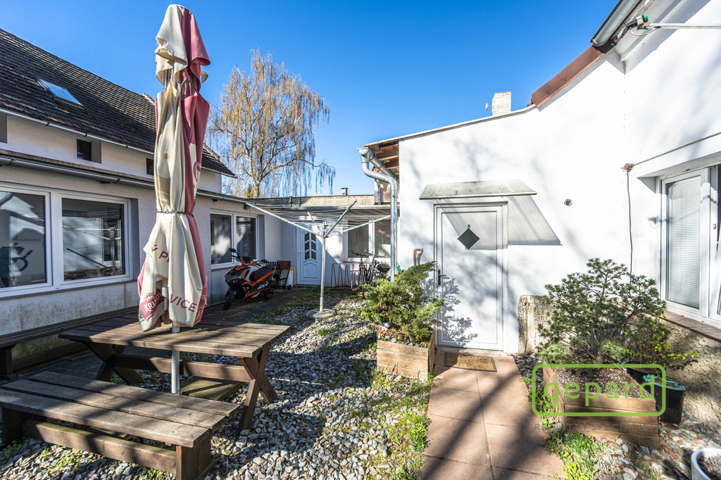 Vnitroblok s posezením