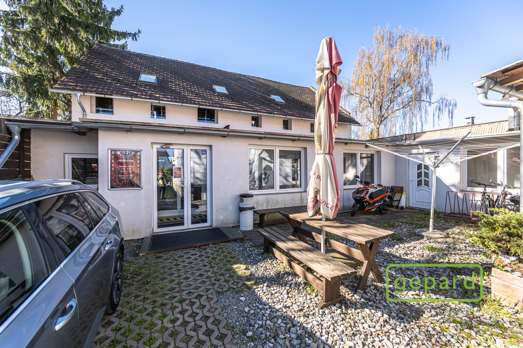 Pohled na budovu fitcentra