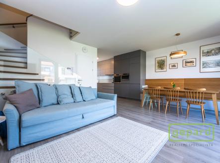 Obývací pokoj s jídelní částí | Prodej - dům/vila, 100 m²