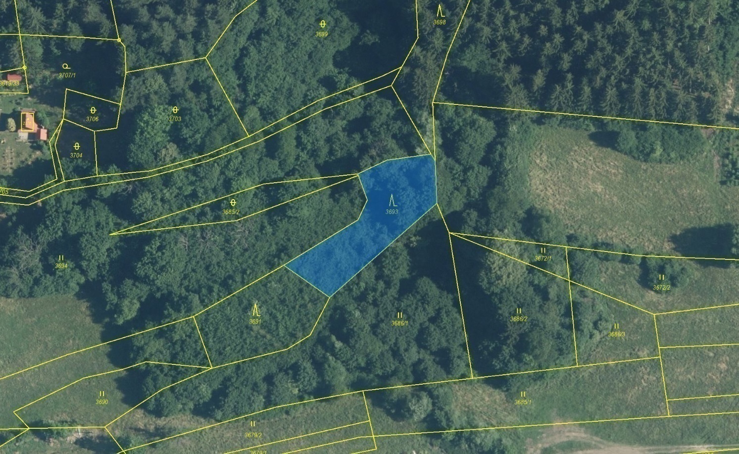 Lesní pozemek o výměře 1 025 m2, podíl 1/1, k.ú. Hovězí, okres Vsetín