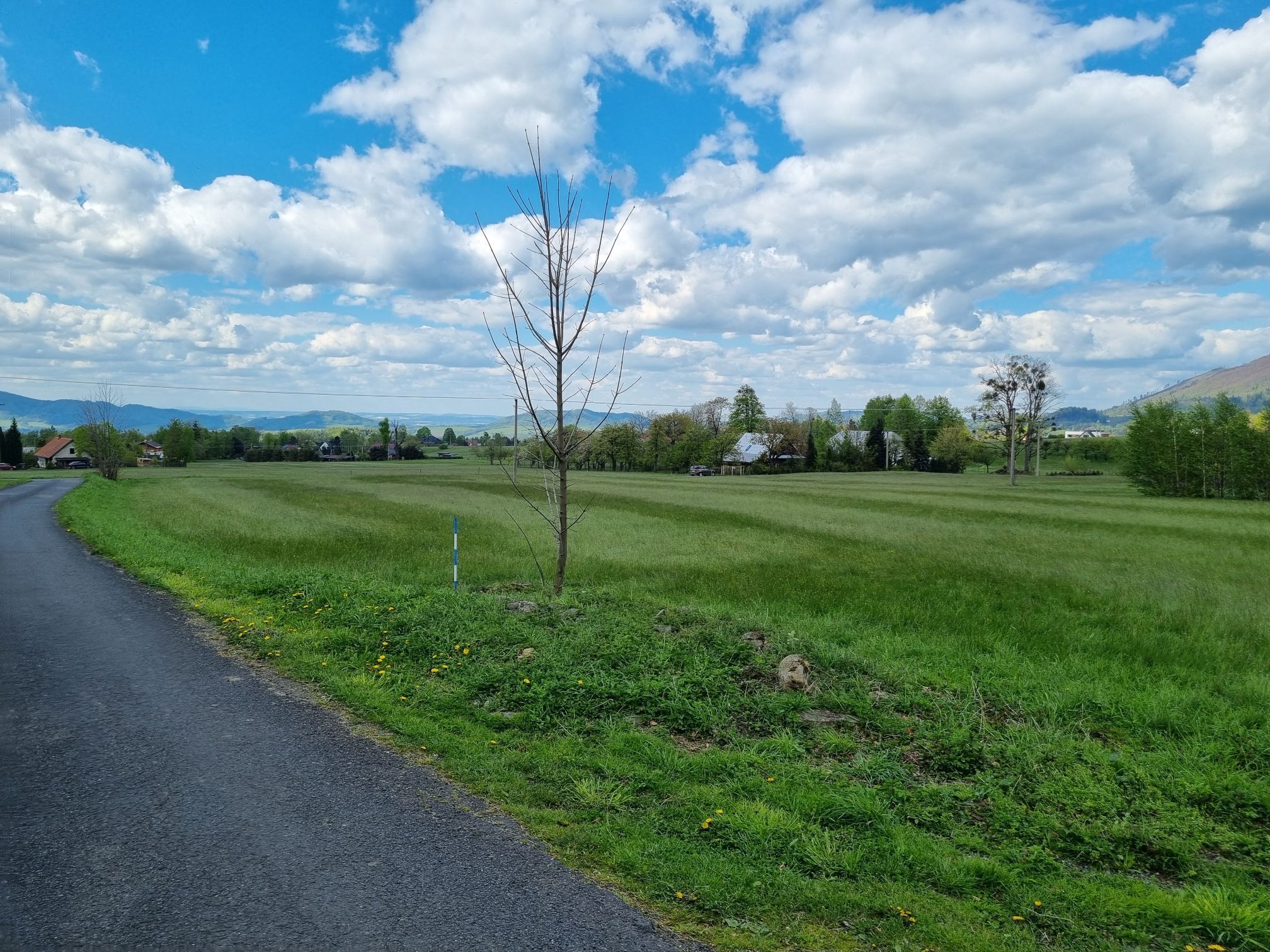 Pozemky LV 2744 a 1/2 podíl na pozemcích LV 2745 , v obci Trojanovice, okres Nový Jičín