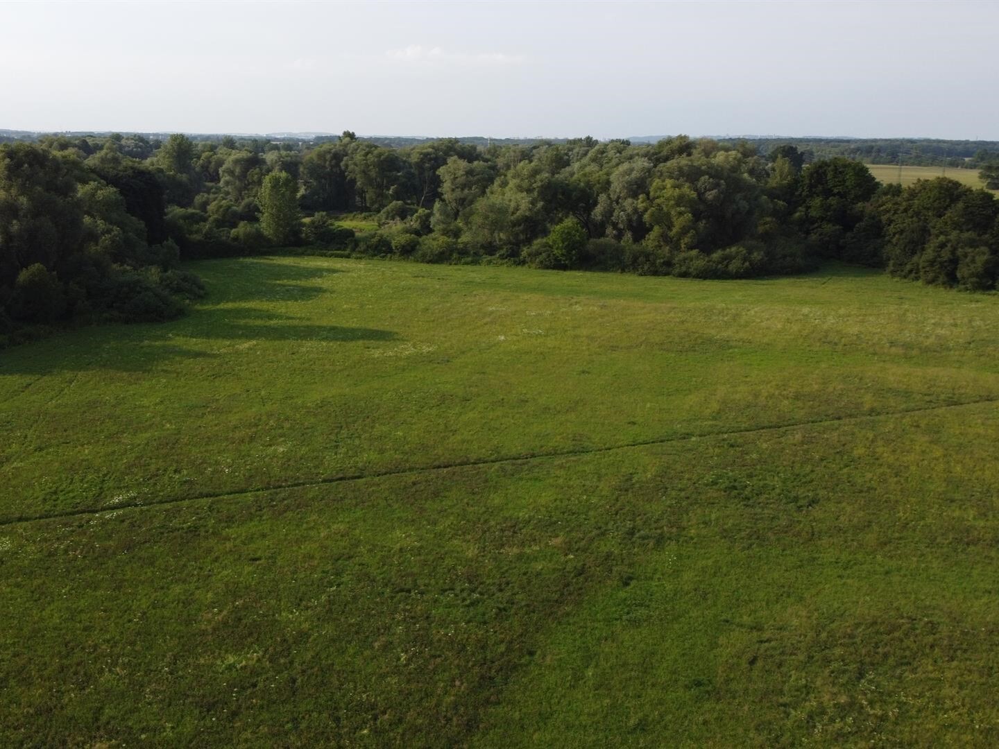 Pozemky ve výlučném vlastnictví o celkové výměře 8 404 m² a jeden pozemek v podílovém spoluvlastnict