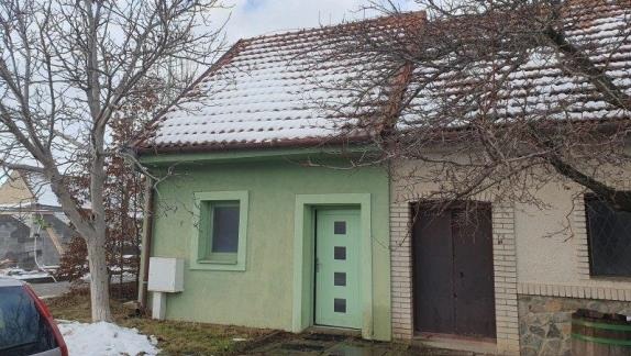 1/2 podíl na chatě č.e. 2 v obci Uherčice, okres Břeclav