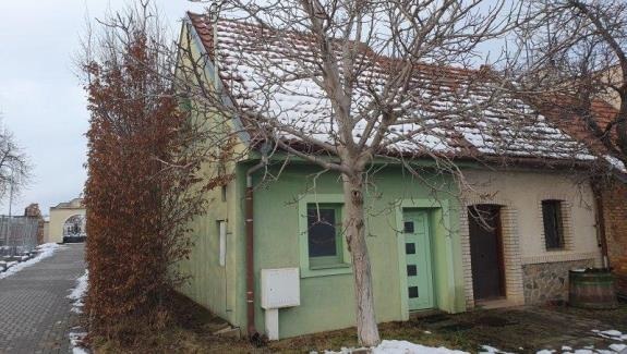 1/2 podíl na chatě č.e. 2 v obci Uherčice, okres Břeclav