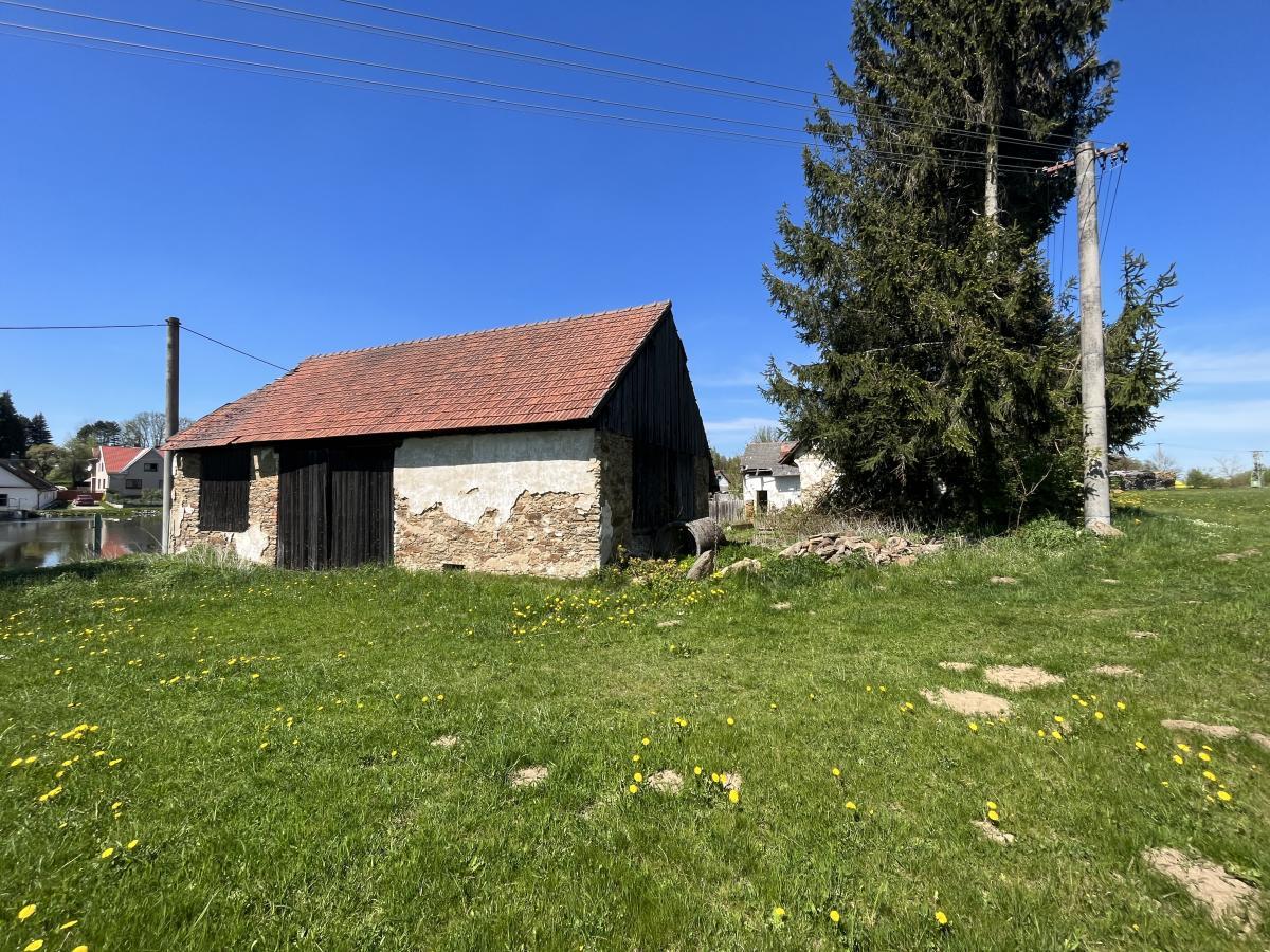 ideální podíl 1/12  rodinného domu v k.ú. Řísnice, obec Načeradec, okres Benešov
