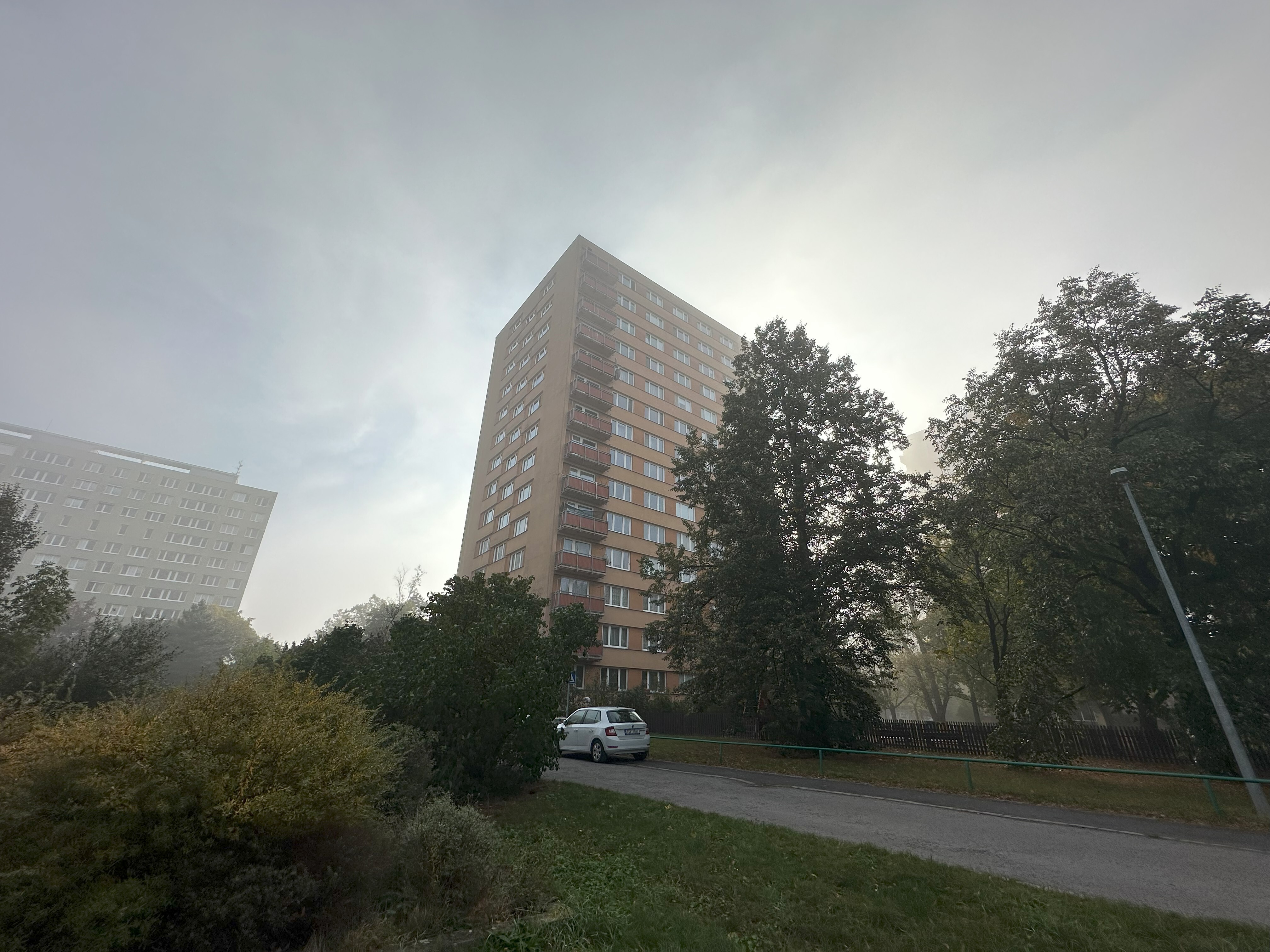 ideální podíl 14800/378711417 bytového domu v k.ú. Braník, obec Praha