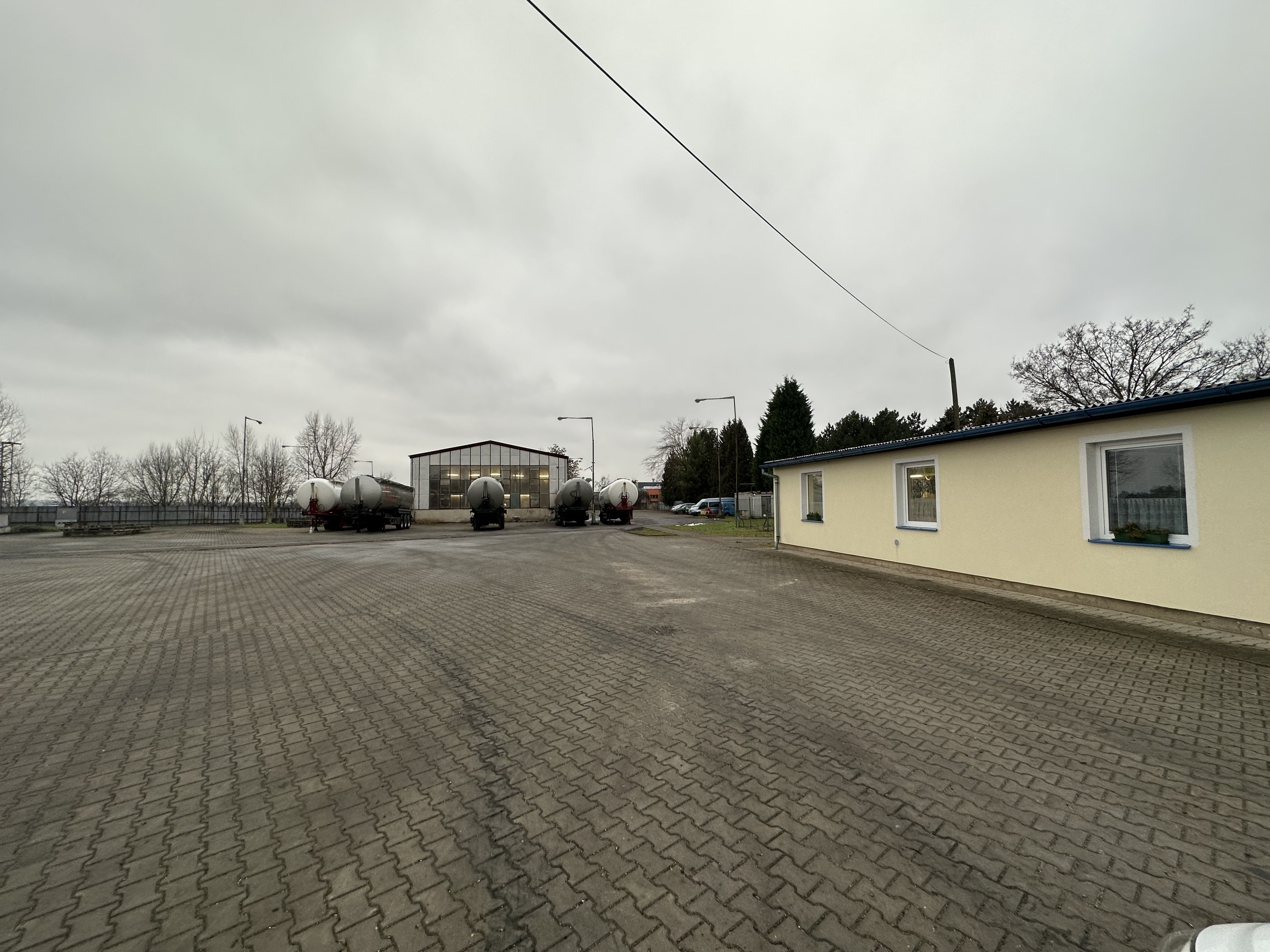 ideální podíl 518/1000 stavby - výrobního objektu v k.ú. Litoměřice
