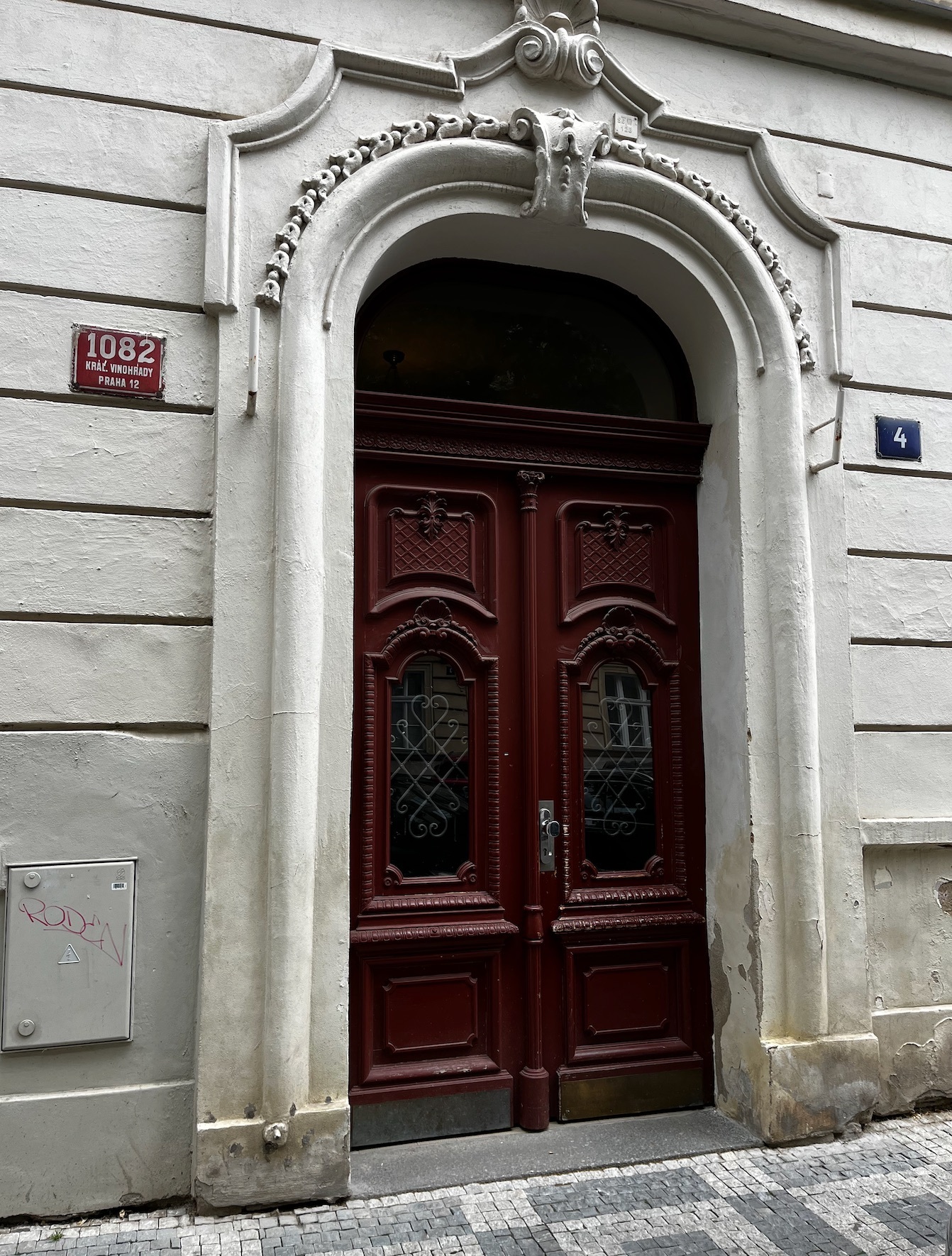 Dražba spoluvlastnického podílu o velikosti 8484/10000 na bytové jednotce 3+1, kat. území Vinohrady