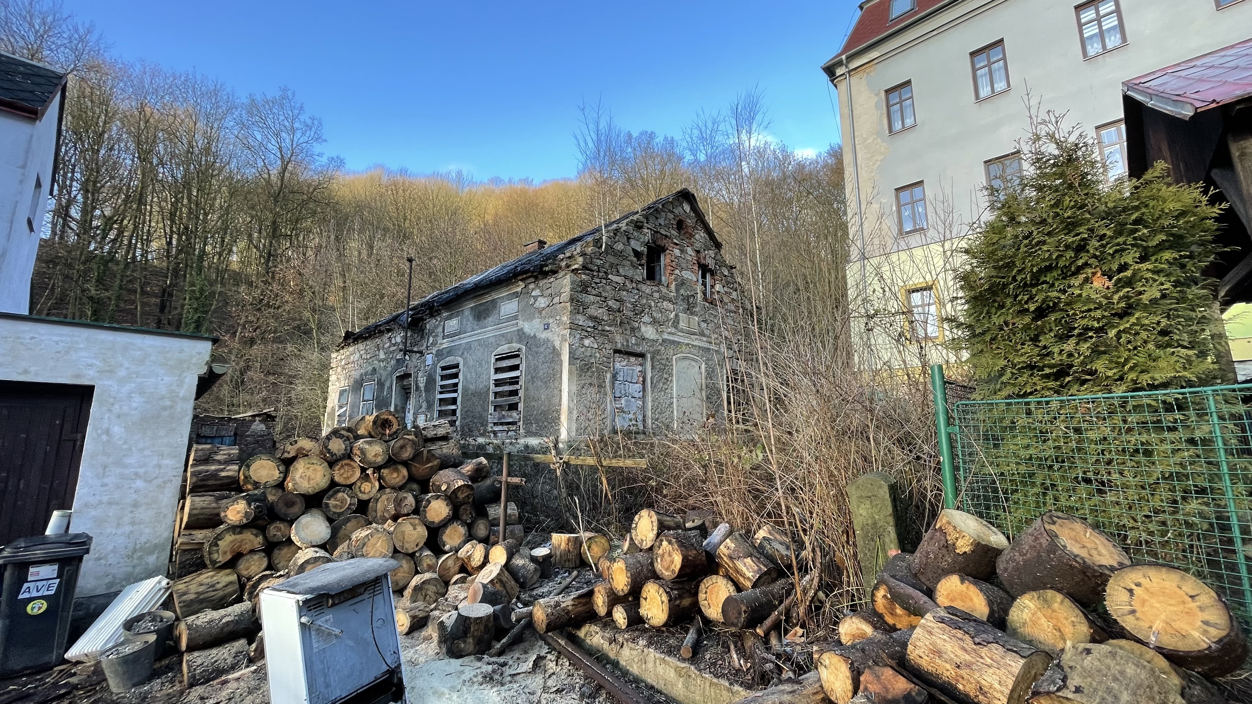 ideální podíl 1/6 budovy se zahradou v k.ú. Telnice, okres Ústí nad Labem