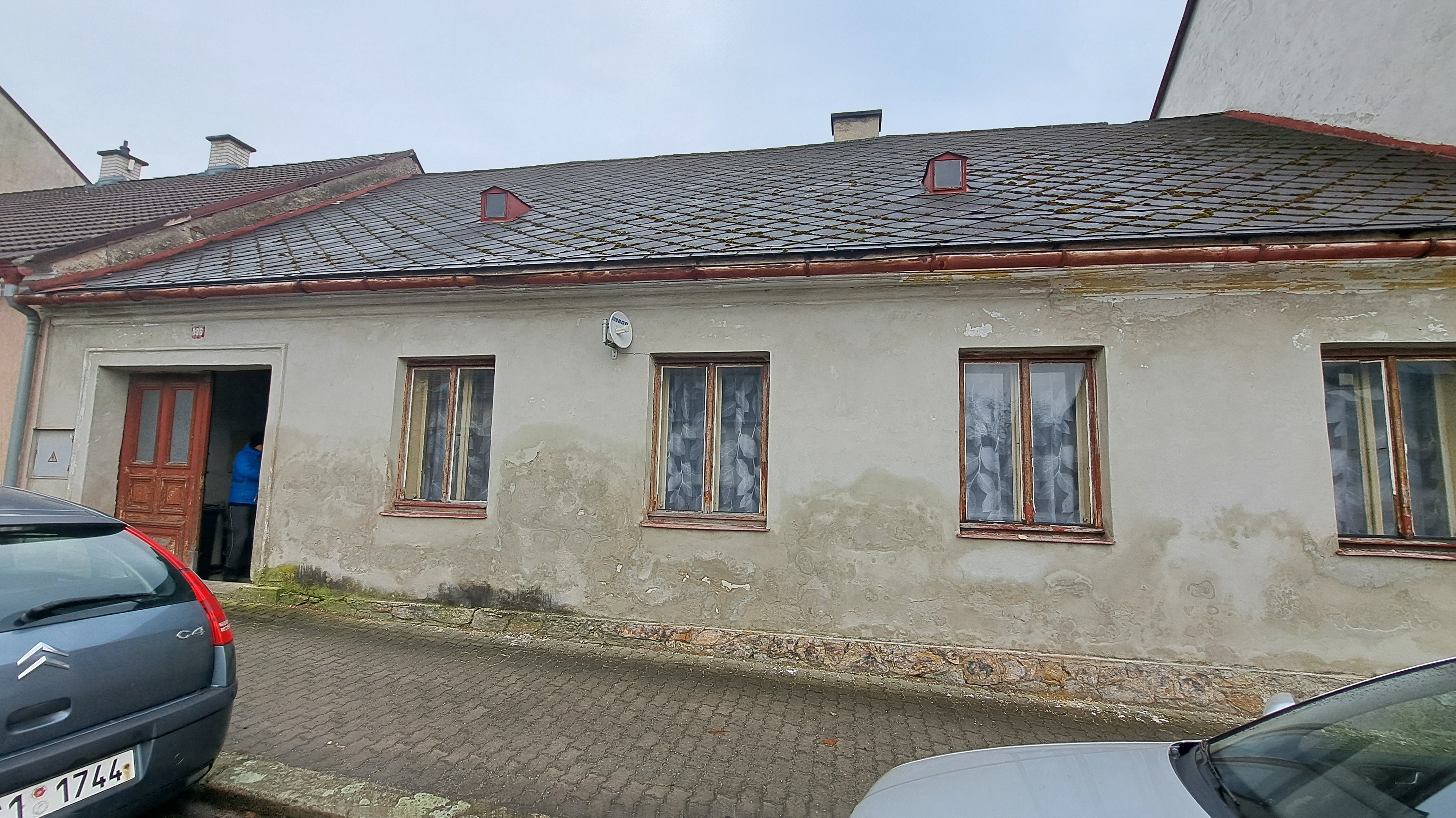 ideální podíl 4/28 rodinného domu s pozemky v k.ú. Žirovnice, okres Pelhřimov, opakovaná dražba