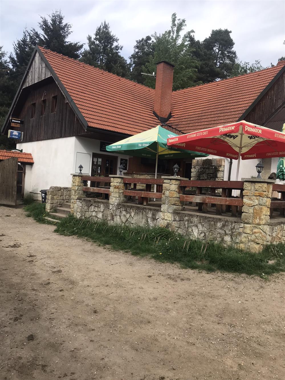 Dražba rodinného domu s hospodou, stodolou, stájemi a rozsáhlými přilehlými pozemky v obci Býšť, okr