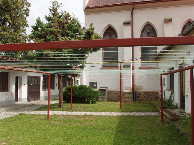 Soubor pozemků se stavbami, které spolu s oplocením tvoří uzavřený areál, Vidnava