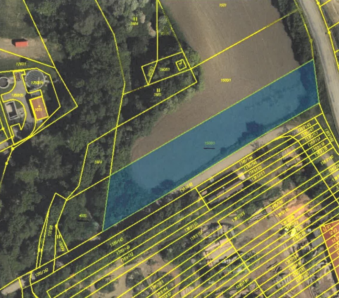 id. 1/2 pozemku určeného k výrobě a skladování + přírodní plocha