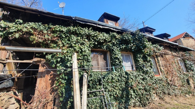 1/4 podíl na RD č.p. 75, LV 285 v obci Hartvíkovice, okres Třebíč