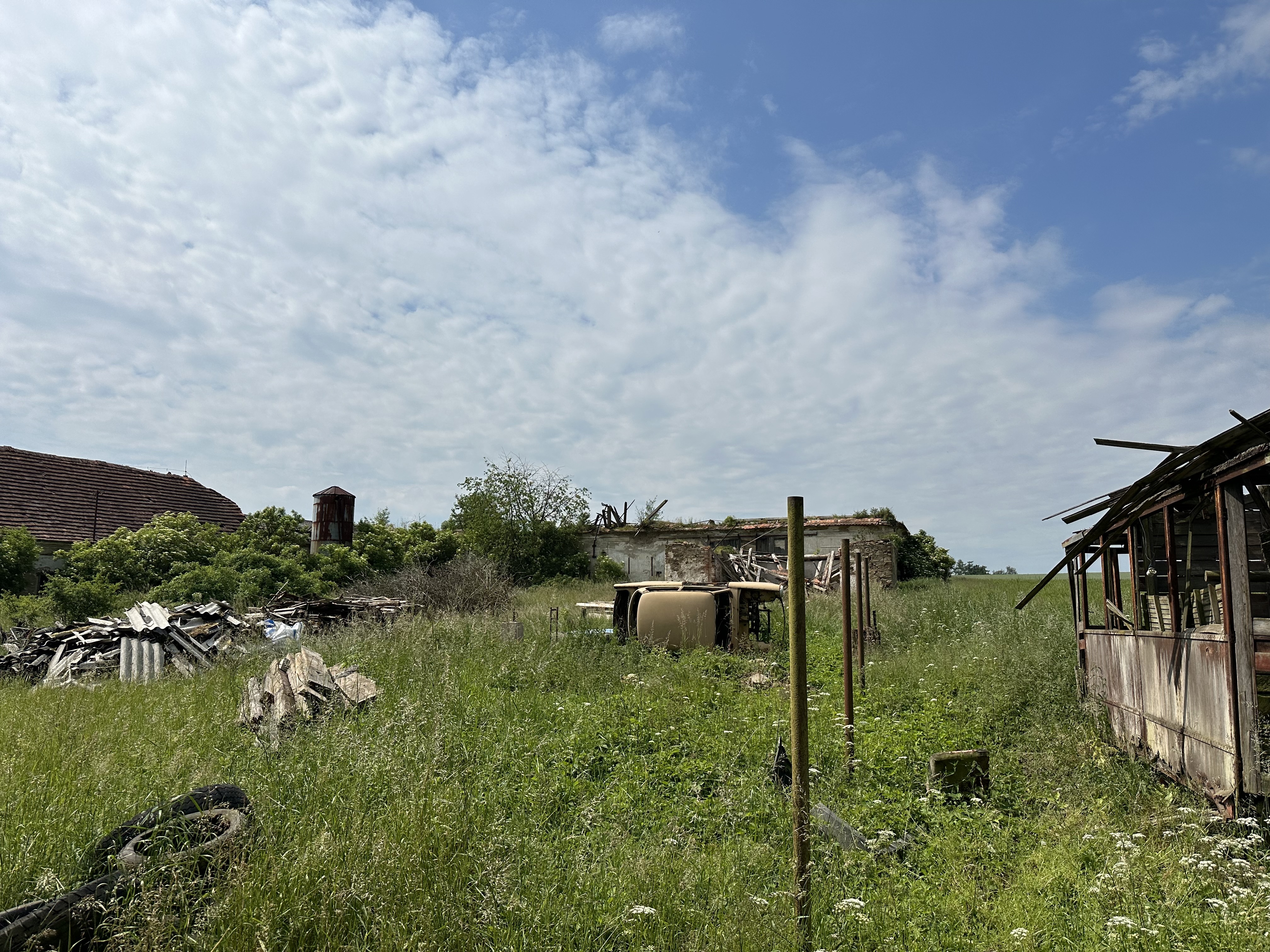ideální podíl 3/16 zemědělské stavby s pozemkem v k.ú. Jedlany, okres Tábor