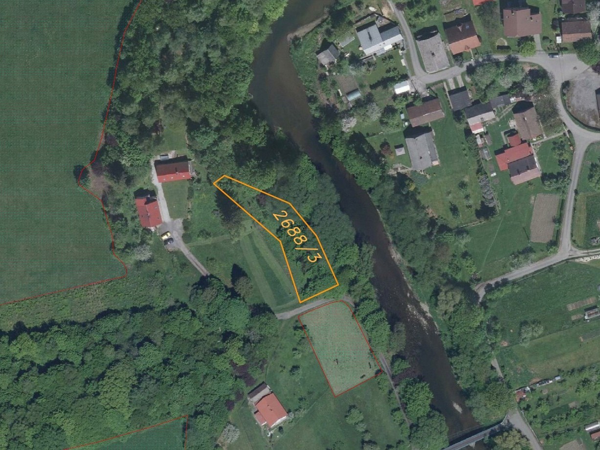 Pozemek o velikosti 1001m2, Návsí