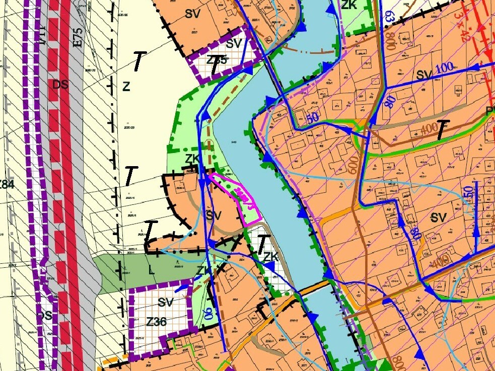 Pozemek o velikosti 1001m2, Návsí