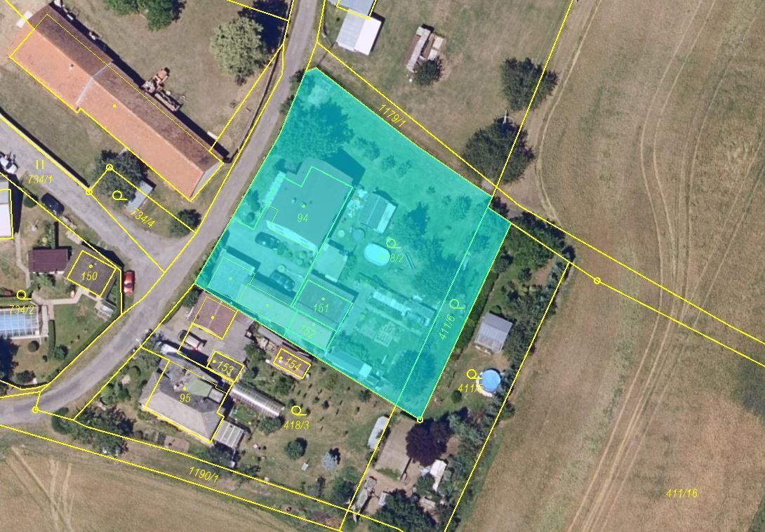 Rodinný dům č.p. 43 s garáží, víceúčelovou stavbou a zahradou v obci Nasavrky, okres Chrudim