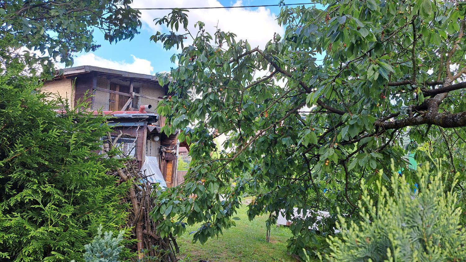 id. podíl 1/2 stavby na pozemku jiného vlastníka v k.ú. Hroznětín, okres Karlovy Vary