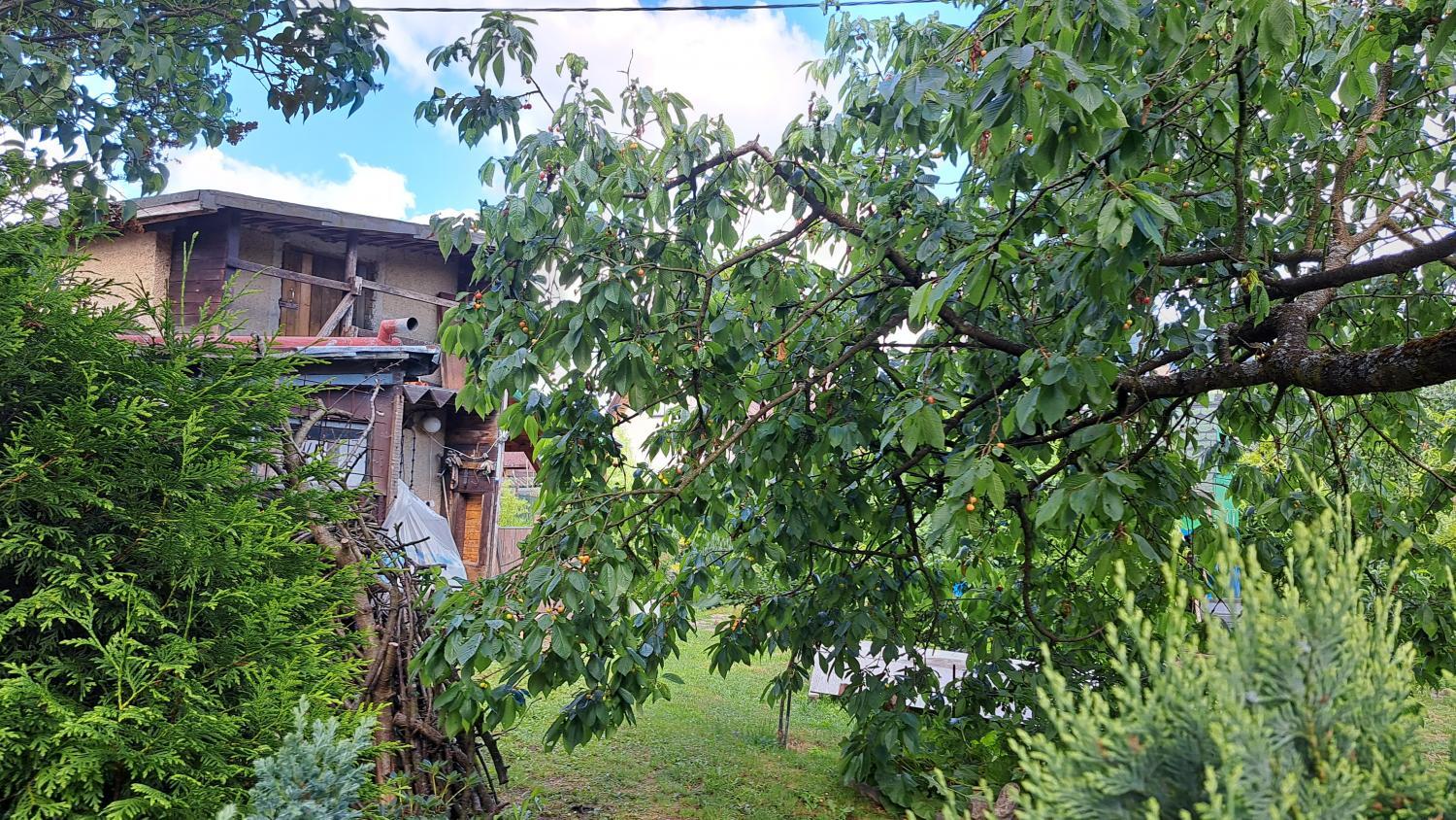 id. podíl 1/2 stavby na pozemku jiného vlastníka v k.ú. Hroznětín, okres Karlovy Vary