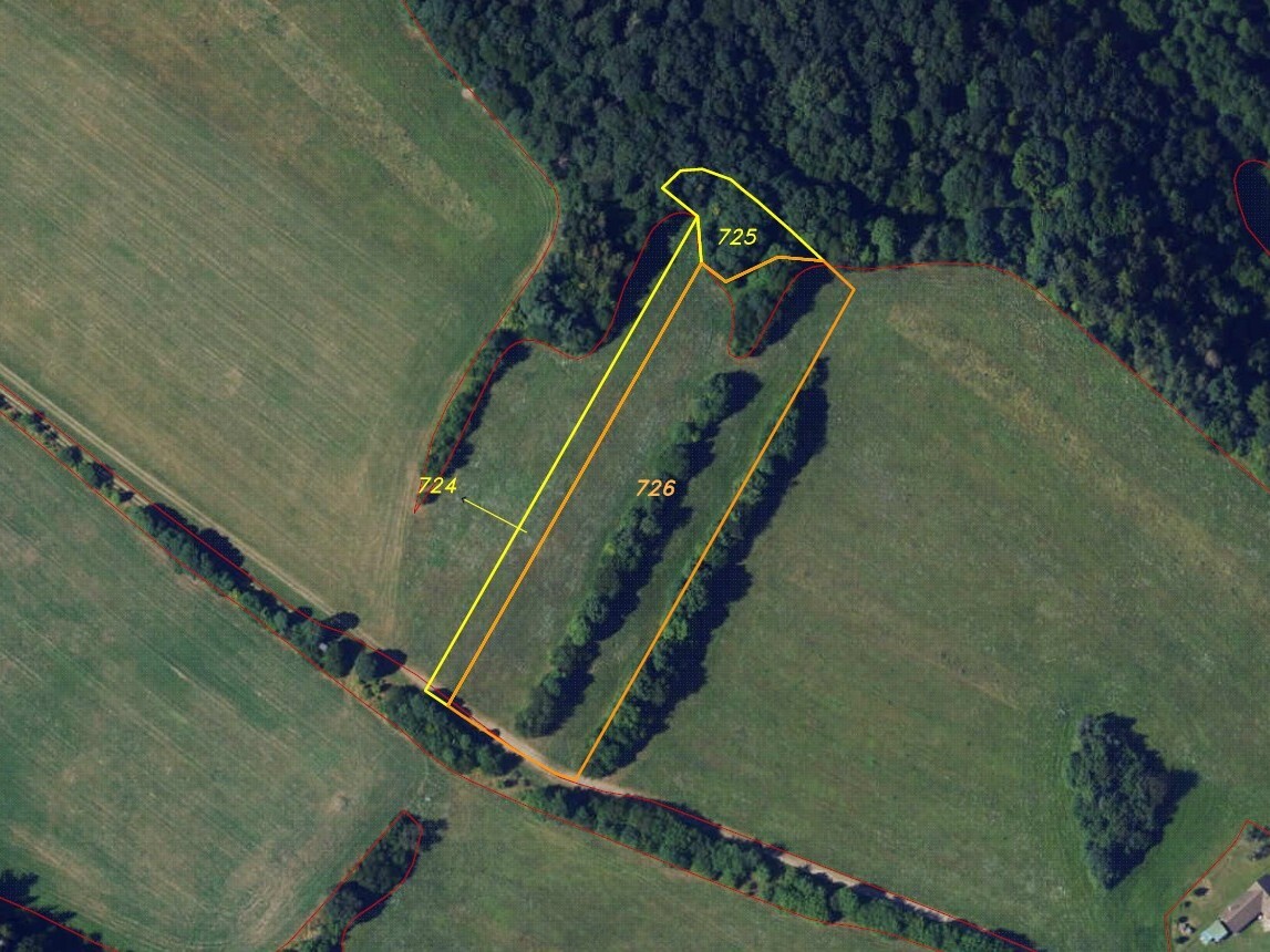 Pozemek o velikosti 12642m2, Lipová