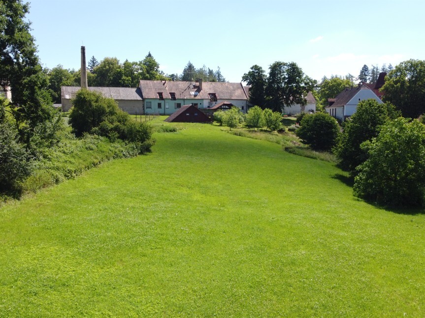 Pozemek o velikosti 1974m2, Jižná