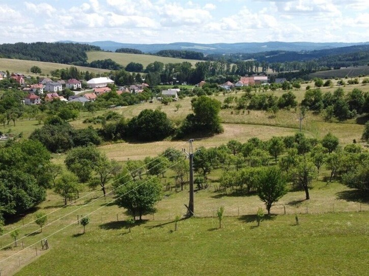 Pozemek o velikosti 1102m2, Nevšová
