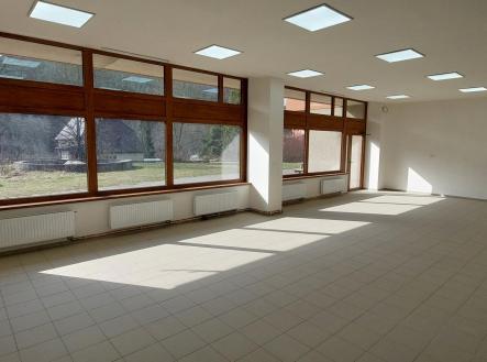 Pronájem - obchodní prostor, 130 m² obrázek