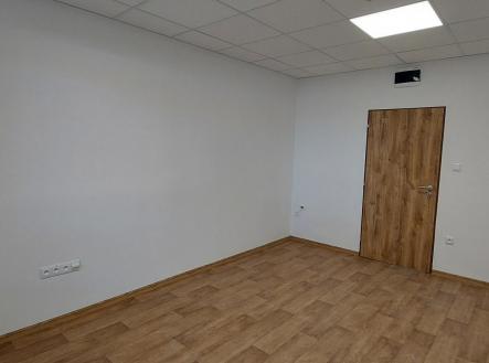 20251031_111101.jpg | Pronájem - kanceláře, 15 m²