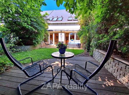 pohled na dům a výřivku.jpg | Prodej - dům/vila, 147 m²