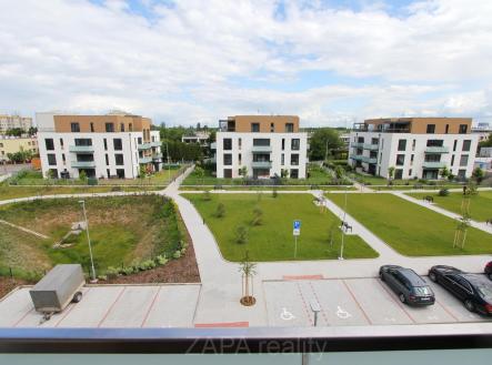 výhled parkoviště.JPG | Pronájem bytu, 2+kk, 43 m²