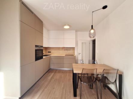 kuchyň + stůl.jpg | Pronájem bytu, 2+kk, 60 m²