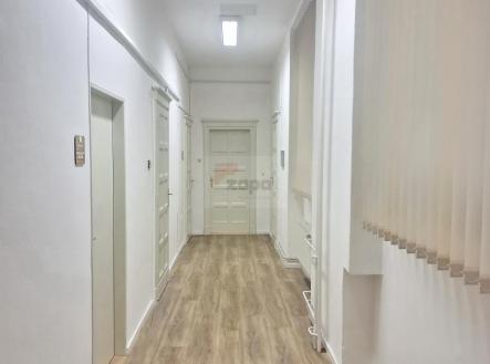 chodba nová.jpg | Pronájem - kanceláře, 13 m²