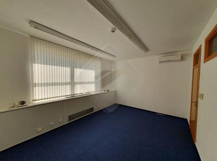 20230531-084915.jpg | Pronájem - kanceláře, 65 m²