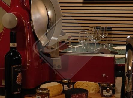 whatsapp-image-2025-06-30-at-17.47.11-0030ba36.jpg | Pronájem - restaurace, 65 m²