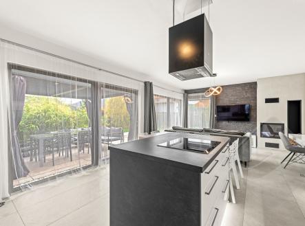 kuchyně a obývák | Pronájem - dům/vila, 201 m²