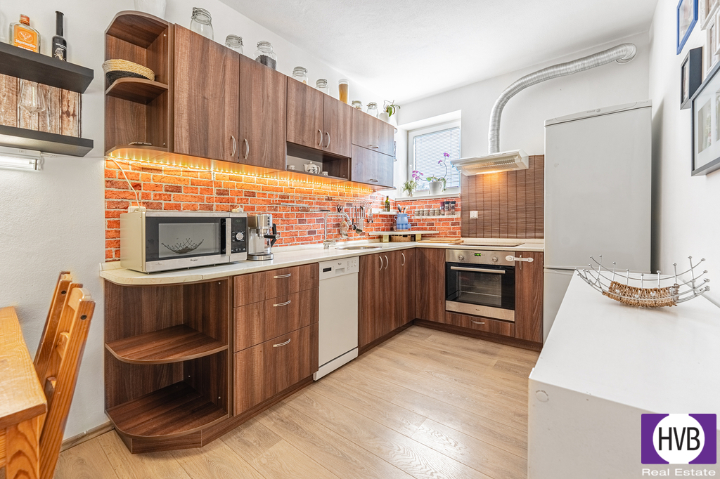 a7404594-hdr.jpg