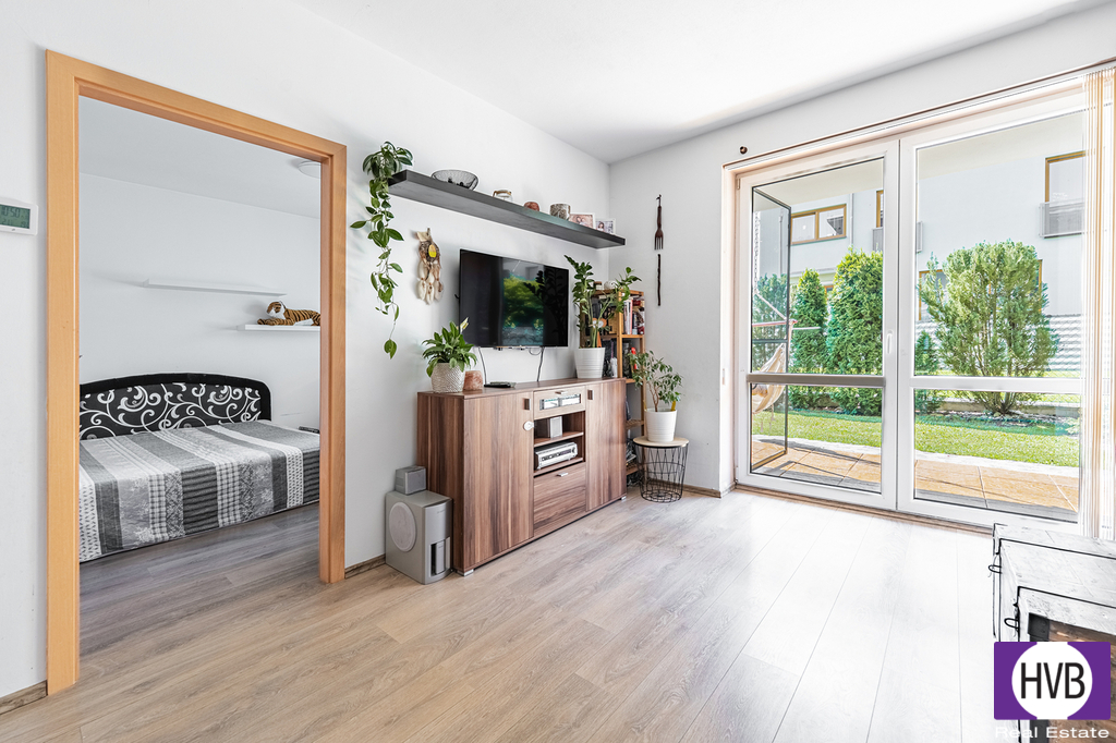 a7404624-hdr.jpg