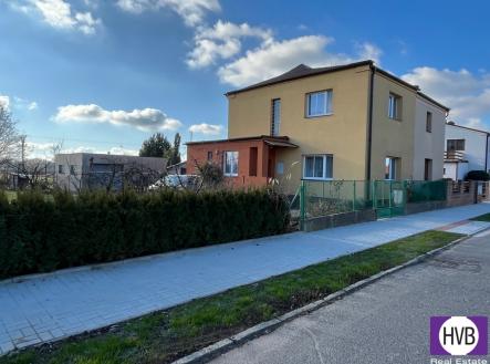 pohled z ulice | Prodej - dům/vila, 102 m²