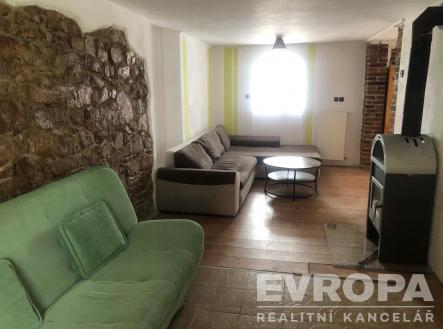 prostorný obývací pokoj s kompletním vybavením | Pronájem bytu, 1+kk, 69 m²