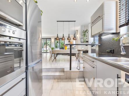 . | Prodej - dům/vila, 205 m²