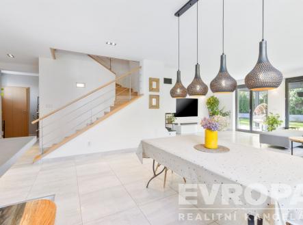 . | Prodej - dům/vila, 205 m²