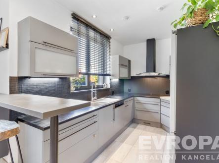 . | Prodej - dům/vila, 205 m²